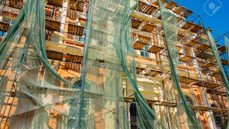 The Role of Scaffold Shade Cloth in Protecting Workers and Materials